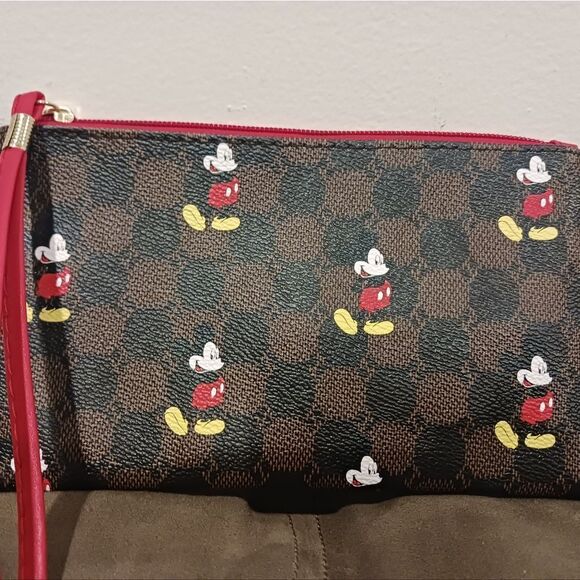 Disney’s Mickey Mouse Wristlet - Picture 3 of 5